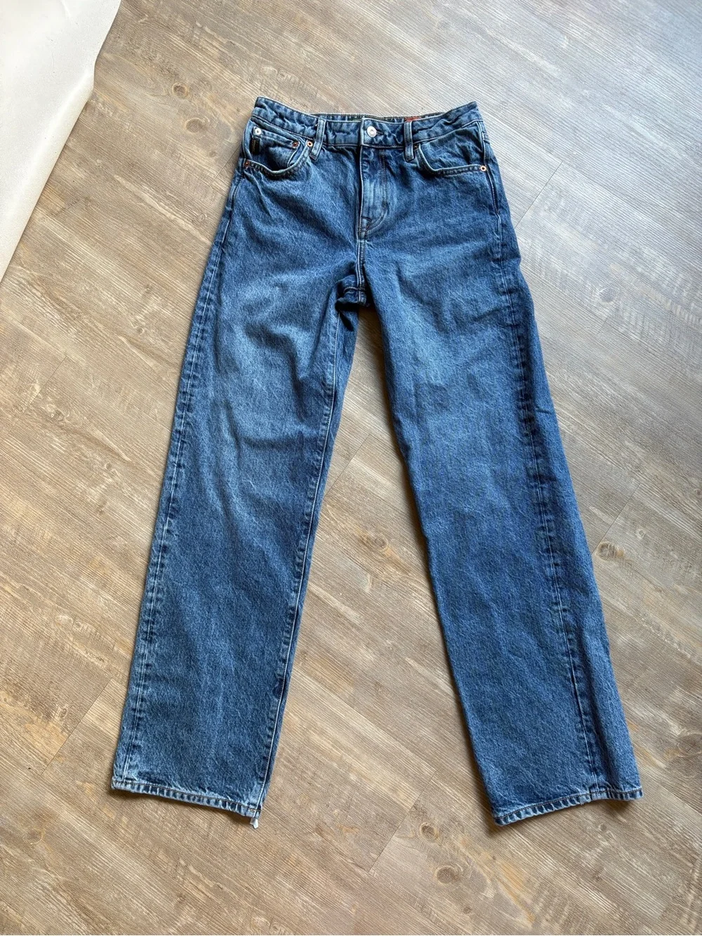 Title: Superdry Organic Cotton High-Waisted Straight Leg Jeans | Vintage Wash